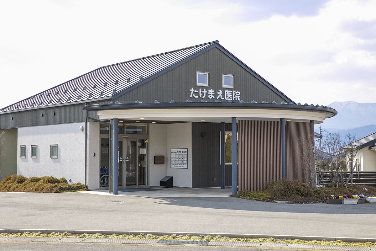 須坂市墨坂のたけまえ医院の外観